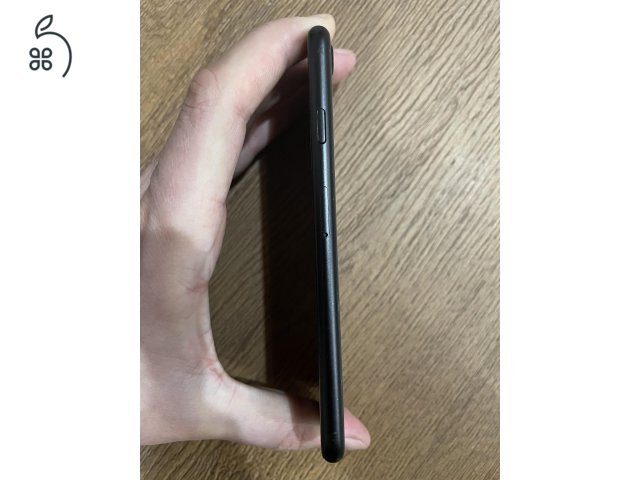 iPhone SE 2 (2020) 64 GB, kártyafüggetlen, fekete