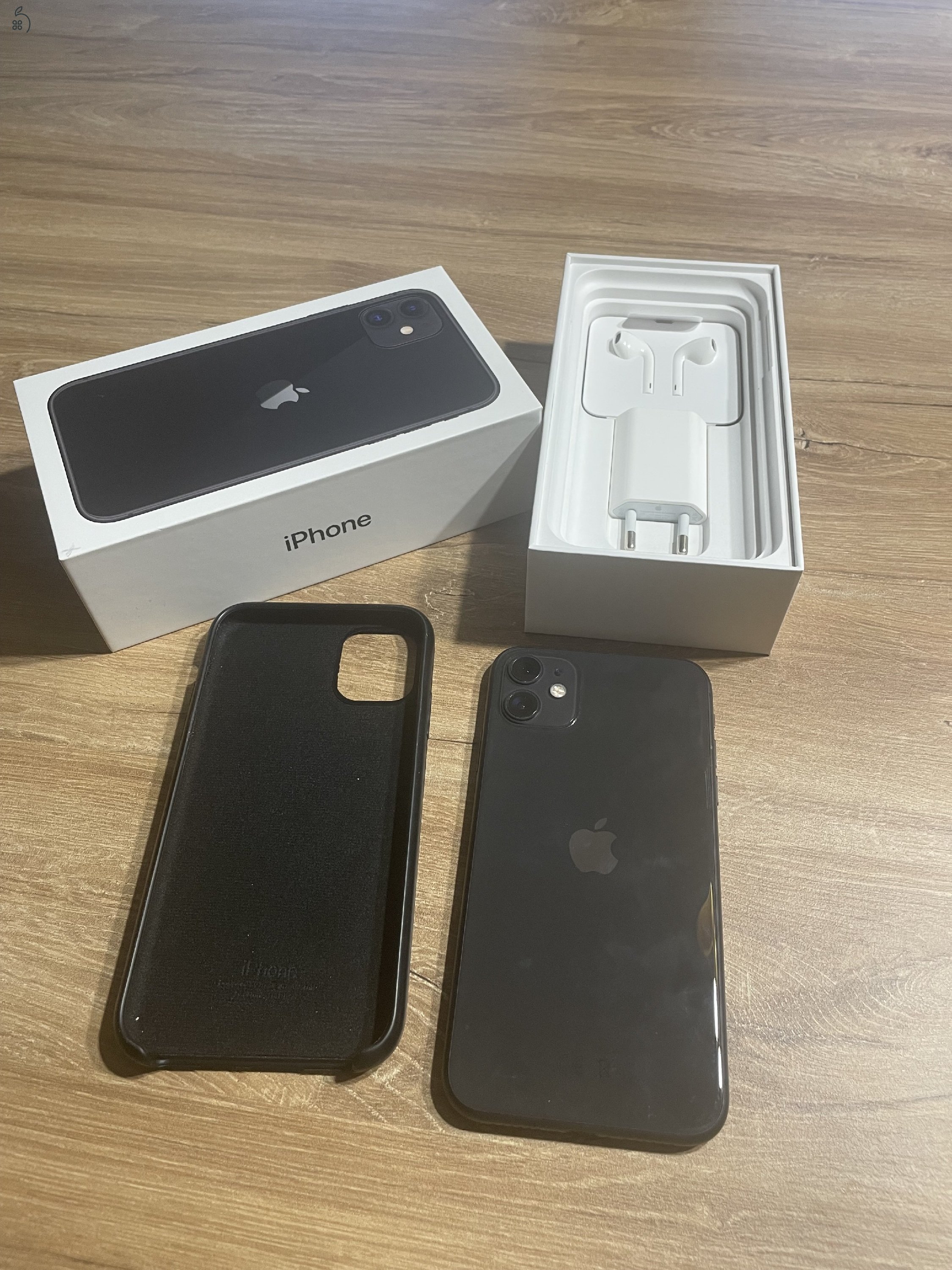  iPhone 11  / 64 GB  fekete kártyafüggetlen telefon