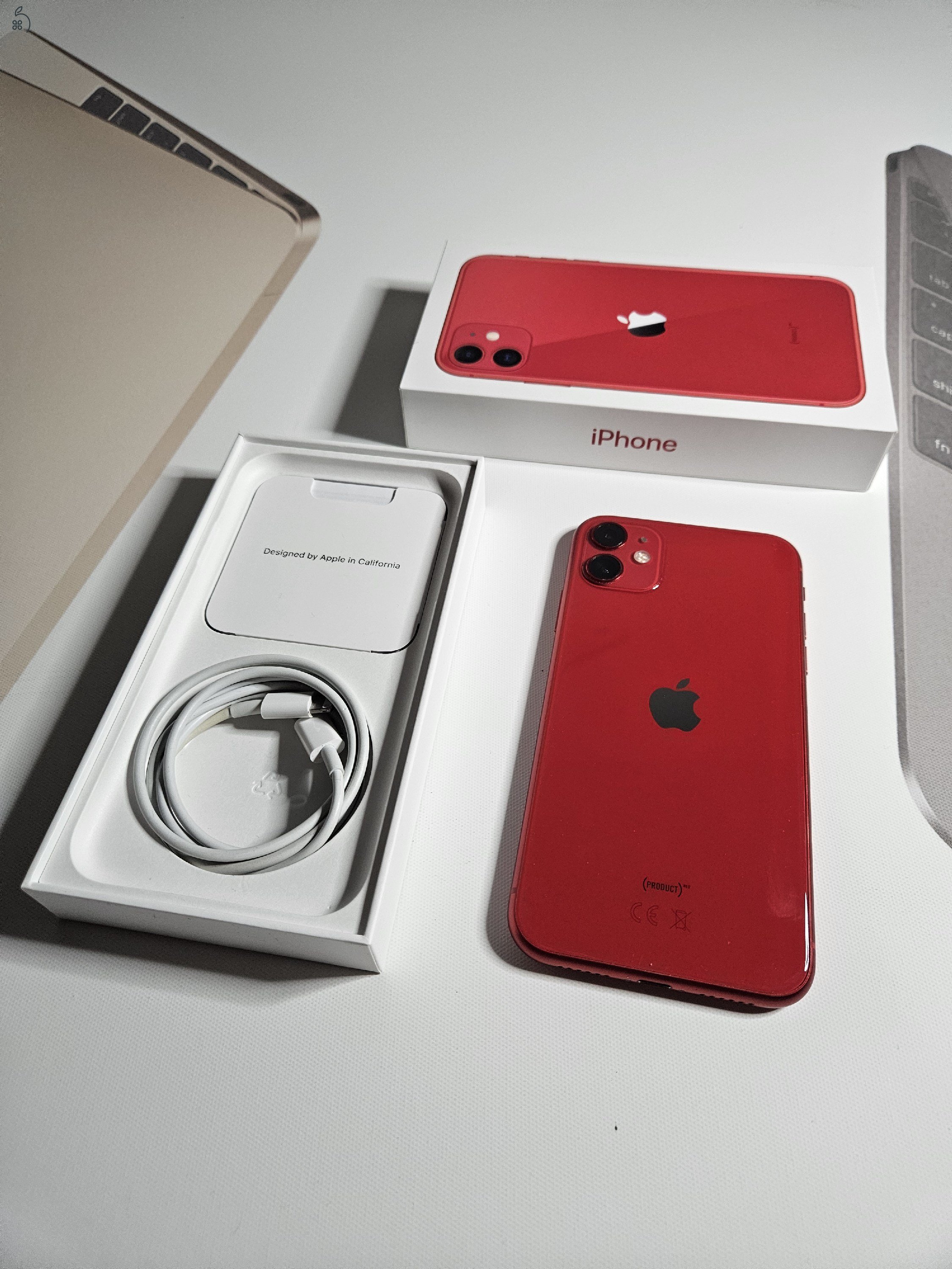 Apple iPhone 11 64Gb piros Kártyafüggetlen