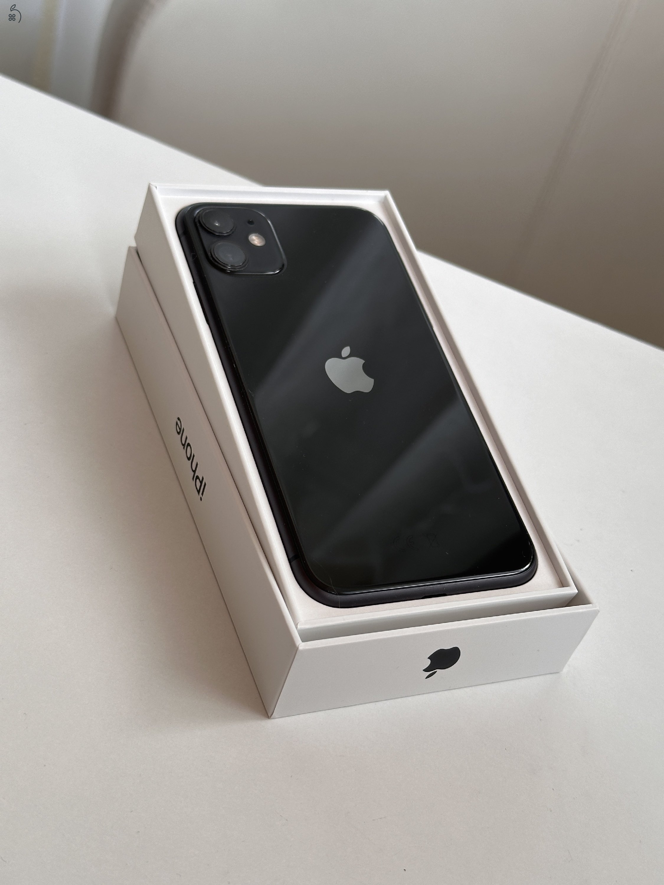  iPhone 11 64GB, Fekete, Független, Szép állapot