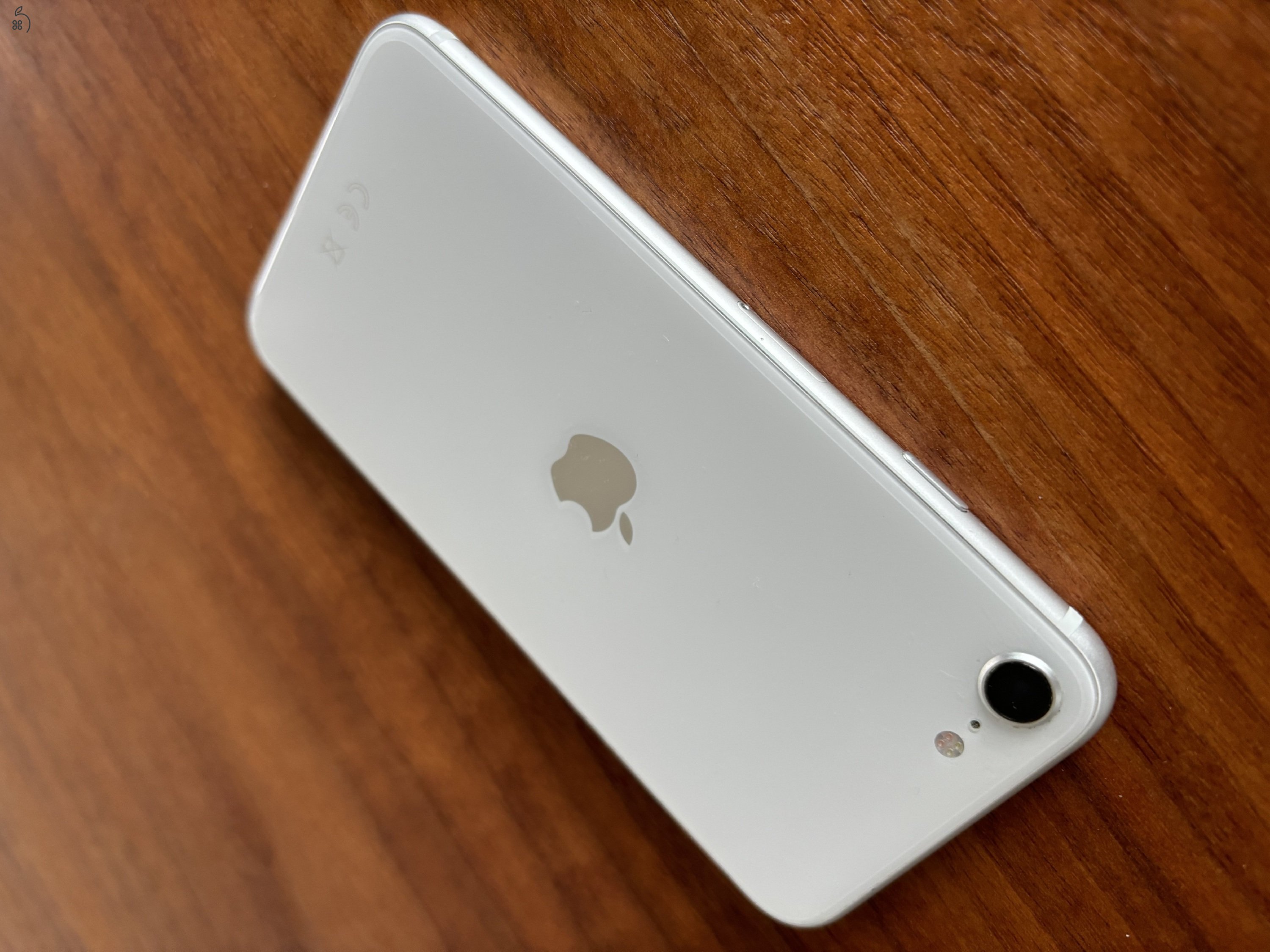 iPhone SE2020 128 GB / független / fehér AKCIÓS ÁRON 