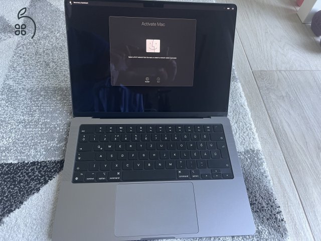 Macbook Pro M3 8Gb / 512 Gb asztroszürke hibátlan állapotban eladó