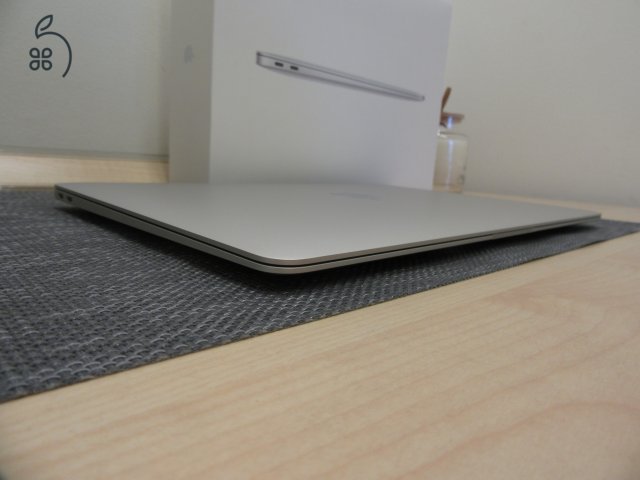 Apple Retina Macbook Air 13 M1- 2020 - Használt, karcmentes