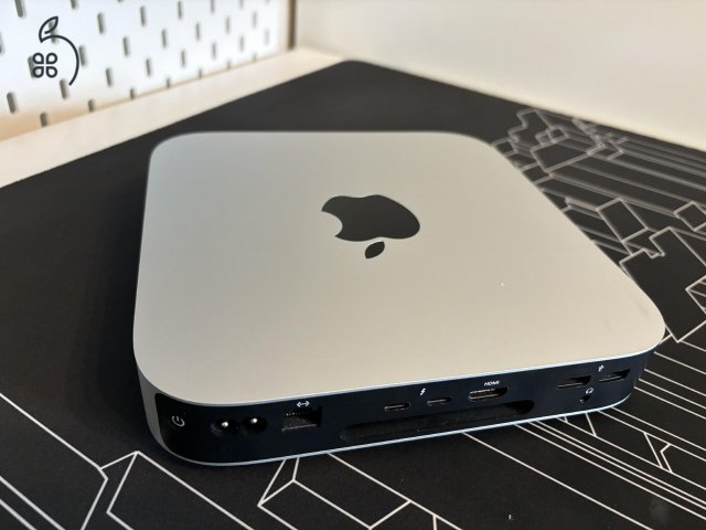 Mac mini 2023, M2 8/512 GB billentyűzettel, trackpaddal és kiegészítőkkel