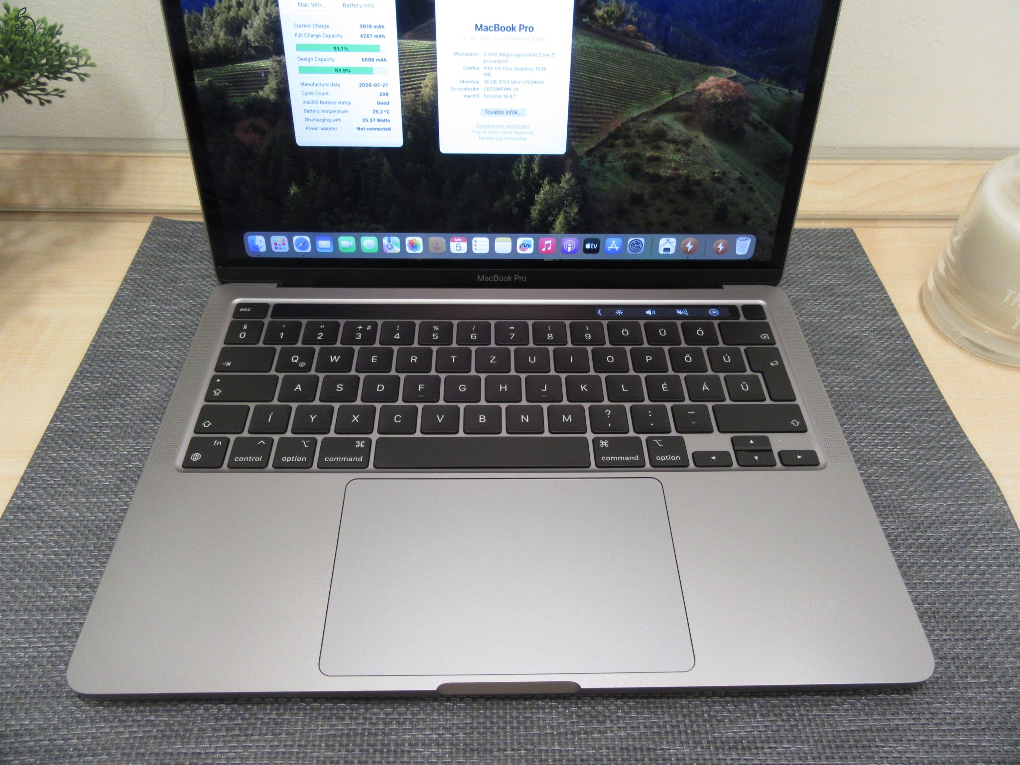 Apple Retina Macbook Pro 13 - 2020 - Használt, karcmentes