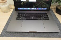 Apple Retina Macbook Pro 15 - 2018 - Használt, karcmentes