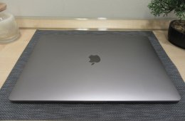 Apple Ratina Macbook Pro 15 - 2018 - Használt, szép állapot