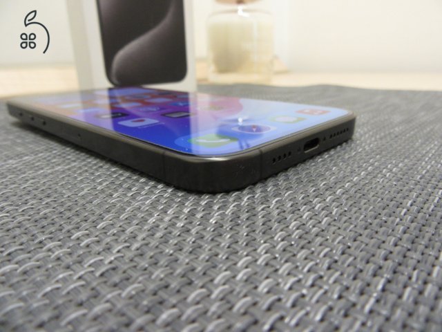 Apple iPhone 15 Pro Max - Black Titanium - Használt, újszerű