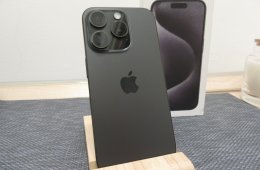  Apple iPhone 15 Pro - Black Titanium - Használt, karcmentes 