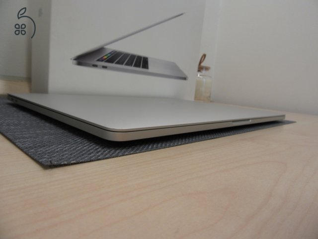Apple Macbook Pro 15 - 2018 - Használt, karcmentes