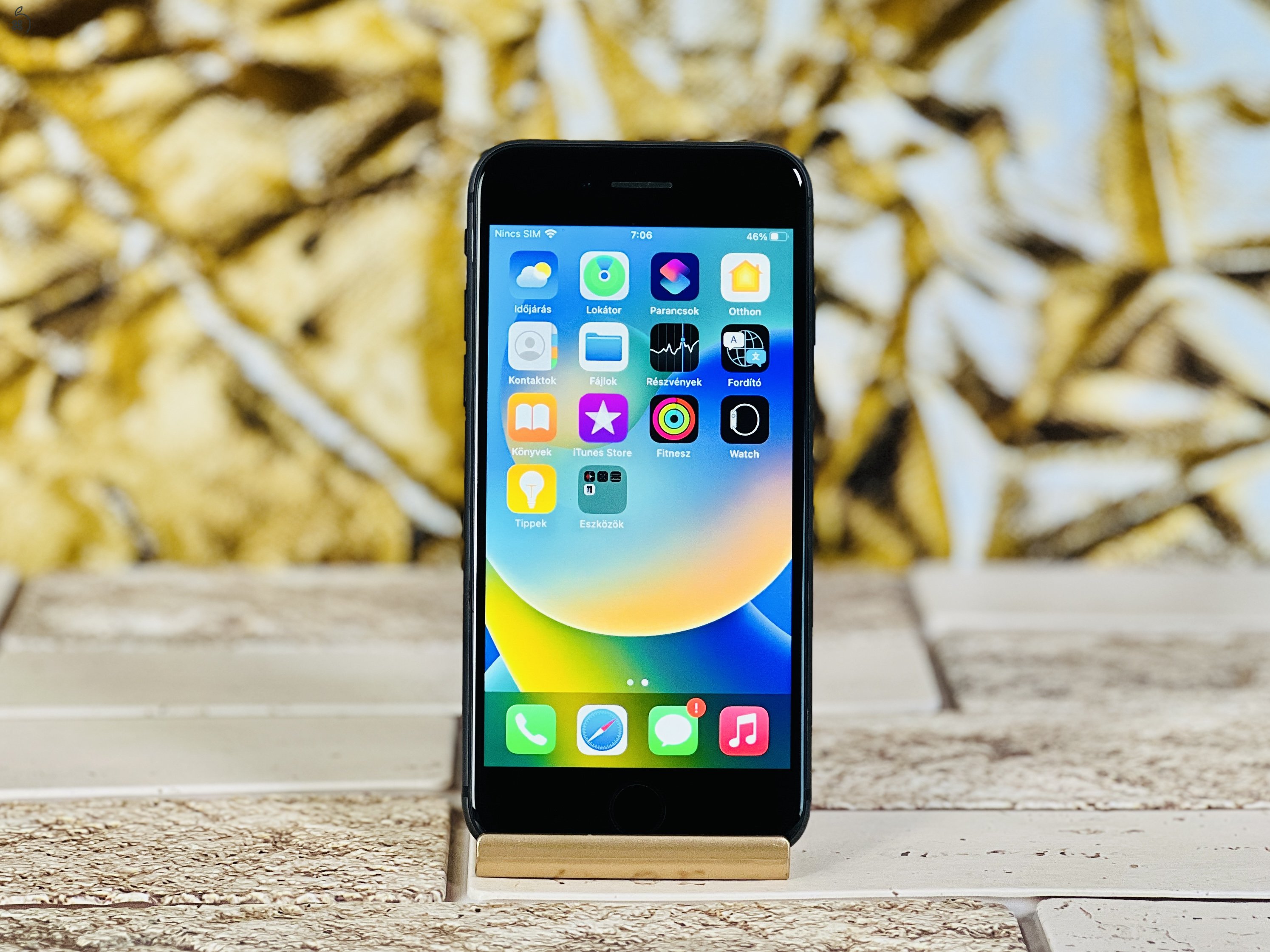 Eladó Felújított Renewd iPhone 8 64 GB Space Gray 100% aksi szép állapotú - 12 HÓ GARANCIA - W055