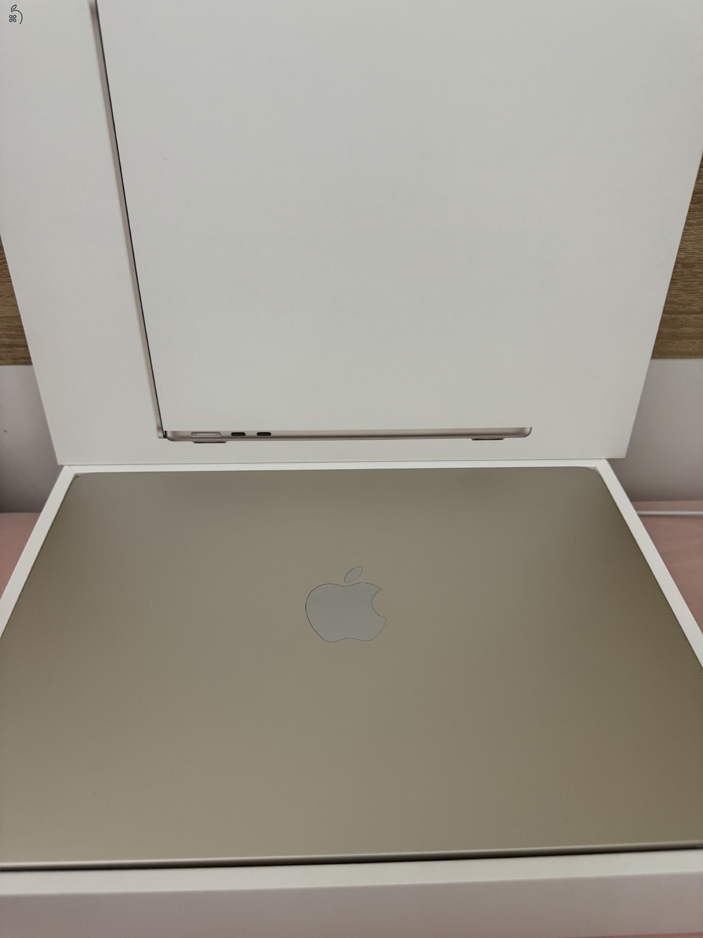 Macbook Air 13.6” M3 (2024) csillagfény 8GB/256GB