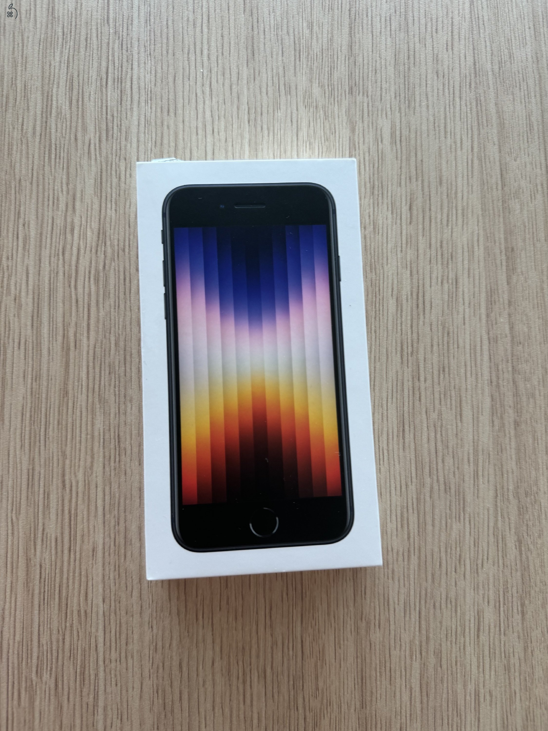 Eladó iPhone SE 3 (2022) 64 GB - Bontatlan dobozban