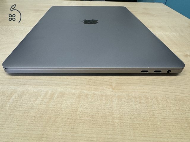 2017 MacBook Pro A1706 touchbar 4 Thunderbolt port