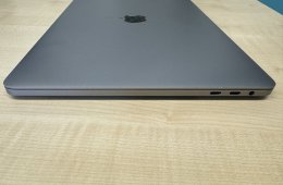 2017 MacBook Pro A1706 touchbar 4 Thunderbolt port