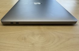 2017 MacBook Pro A1706 touchbar 4 Thunderbolt port