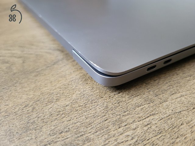 Eladó Macbook Pro 16, 2019