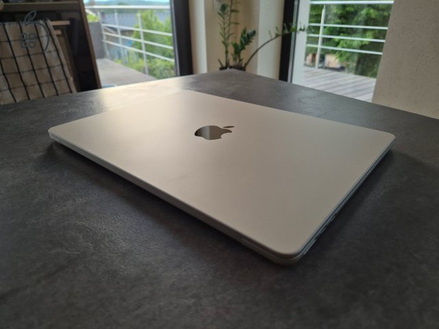 MacBook Air M2 csillagfény, 16GB RAM