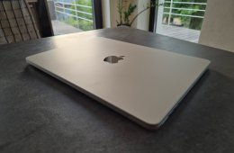MacBook Air M2 csillagfény, 16GB RAM