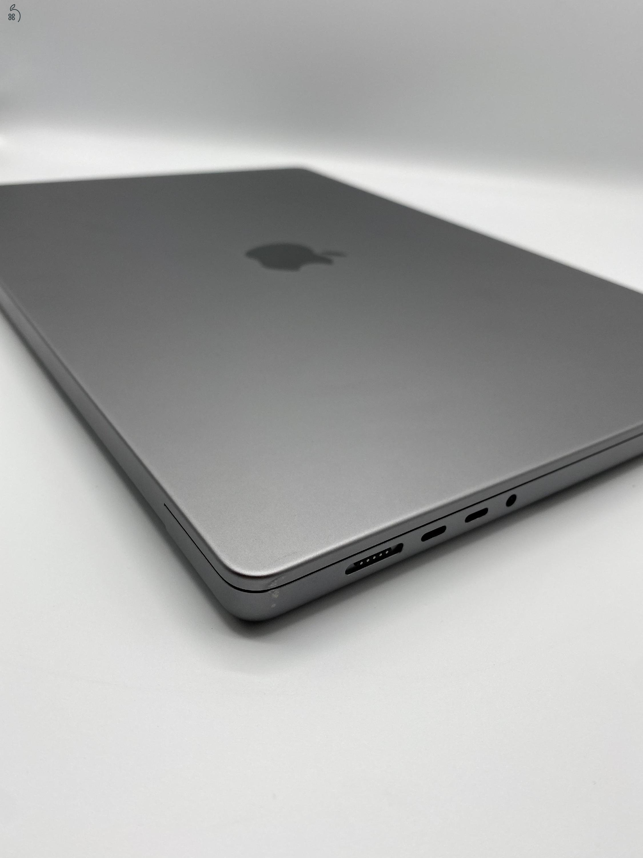 MacBook pro 16 inch 16gb ram 512ssd Áfás 