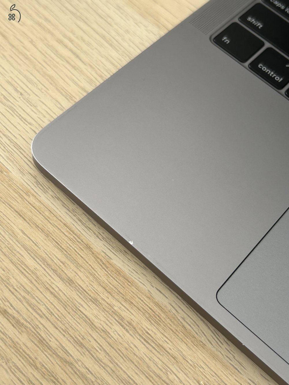 Eladó Apple MacBook Pro 13” Retina Touch Bar (2018-as modell) - 256 GB - Asztroszürke