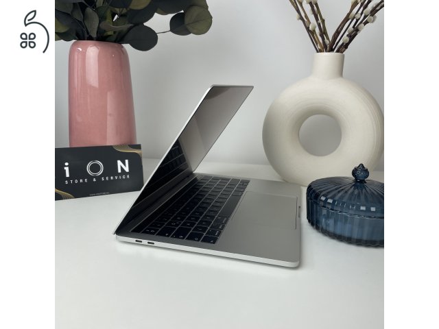 Szinte új Apple MacBook Pro 13