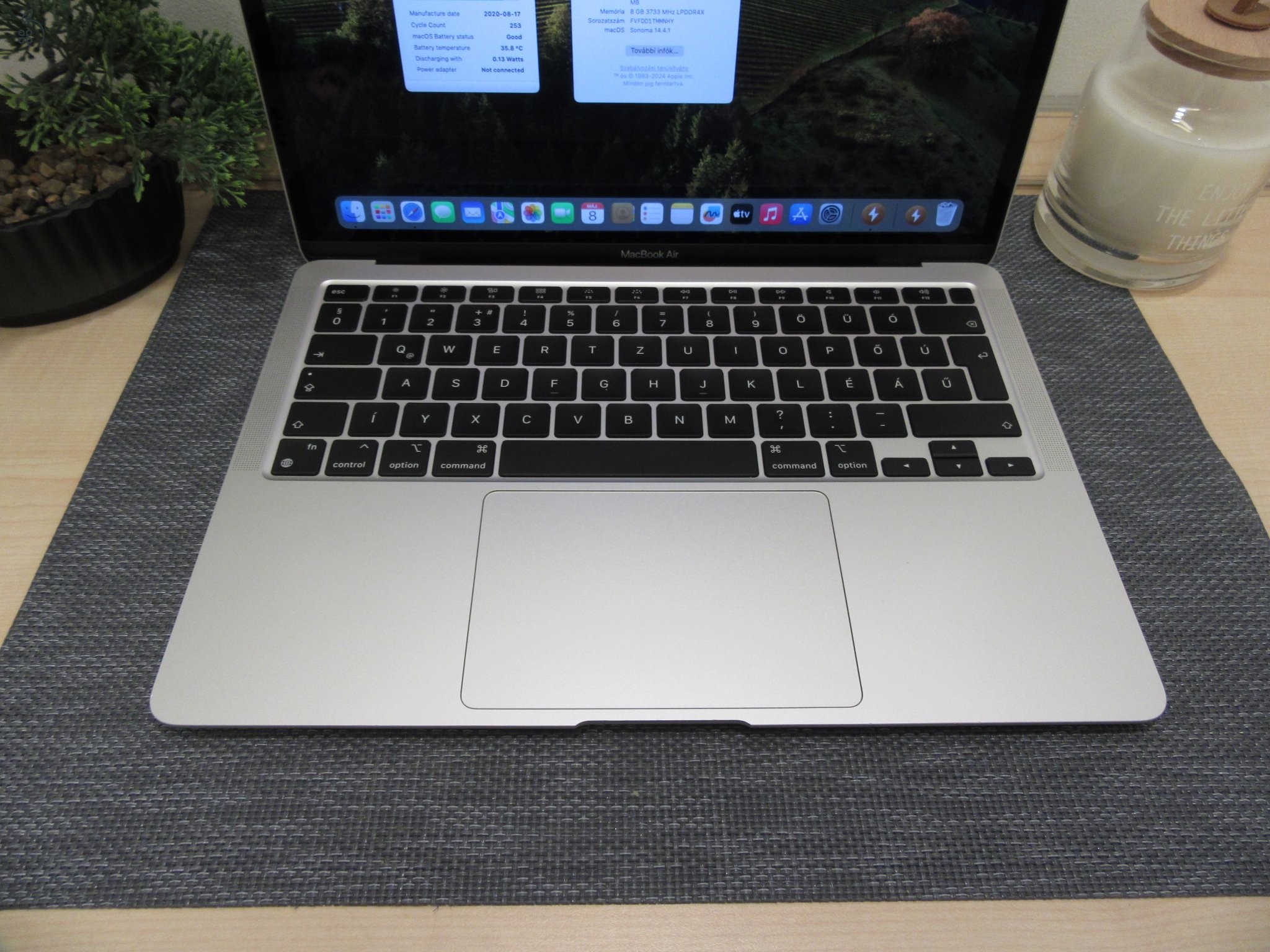 Apple Retina Macbook Air 13 - 2020 - Használt, megkímélt, szép állapot