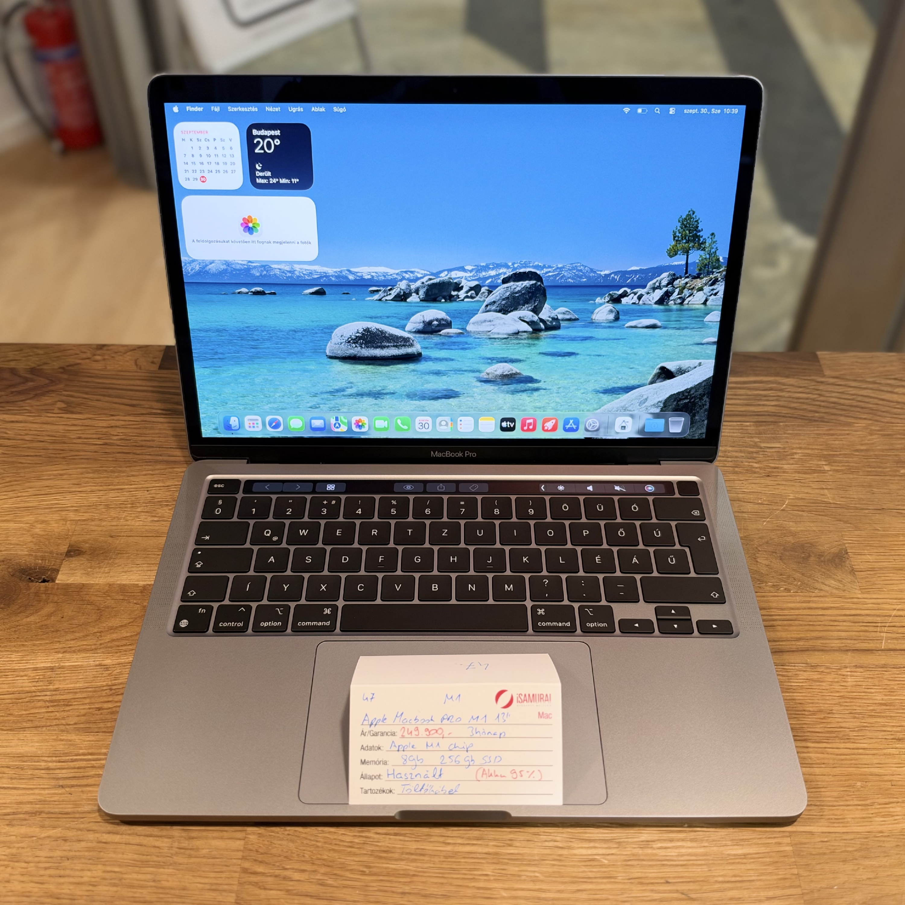 .Apple MacBook Pro 13