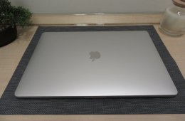 Apple Retina Macbook Pro 15 - 2017 - Használt, megkímélt