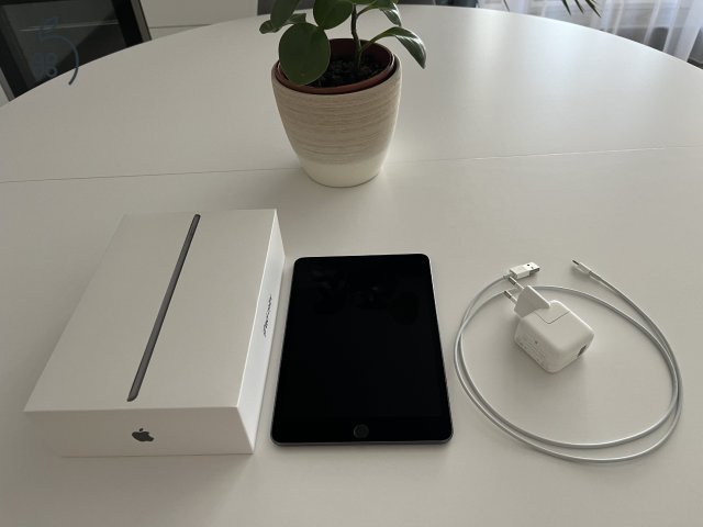 iPad mini 5 gen. 64 GB WIFI space gray eladó