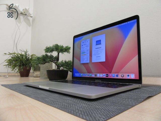 Apple Retina Macbook Pro 13 - 2017 - Használt, karcmentes