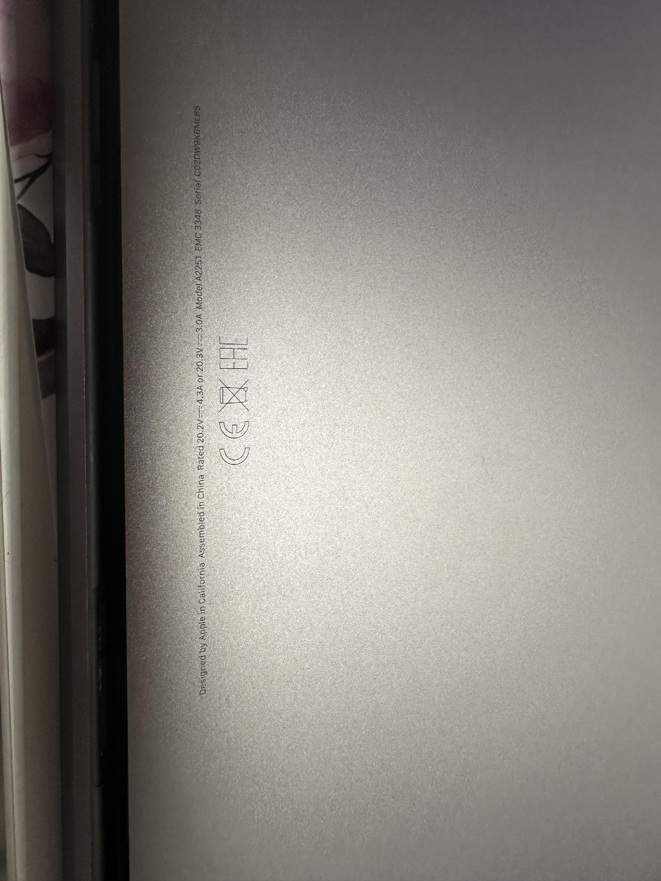 MacBook Pro 2020-as magyar billentyűzetes, Touch Bar 