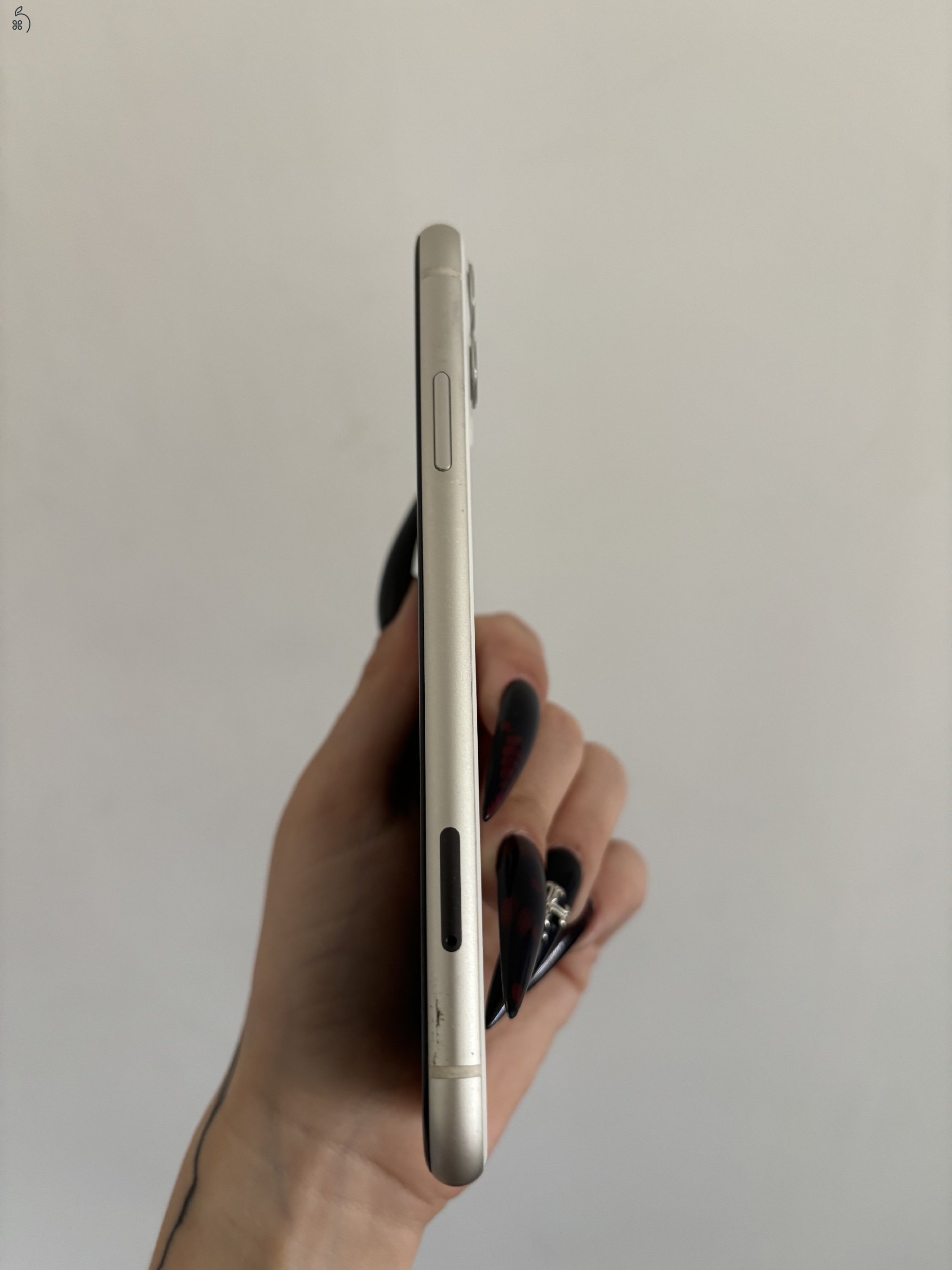 Eladó használt iPhone 11 fehér 64gb
