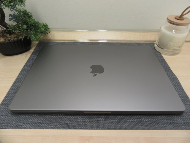 Apple Retina Macbook M1 Pro - 2021 - Használt,  karcmentes