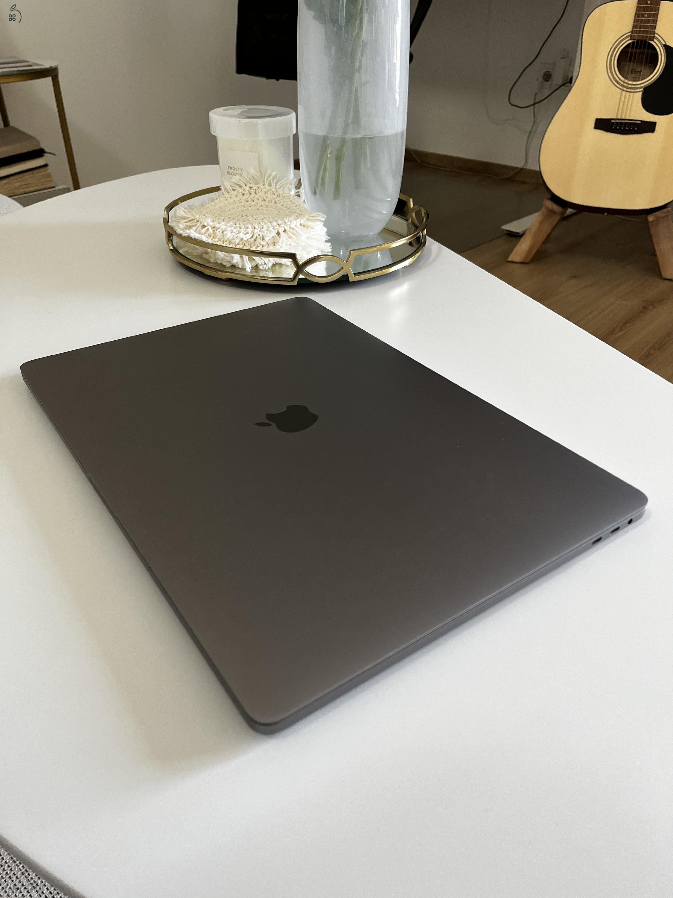 MacBook Pro 16