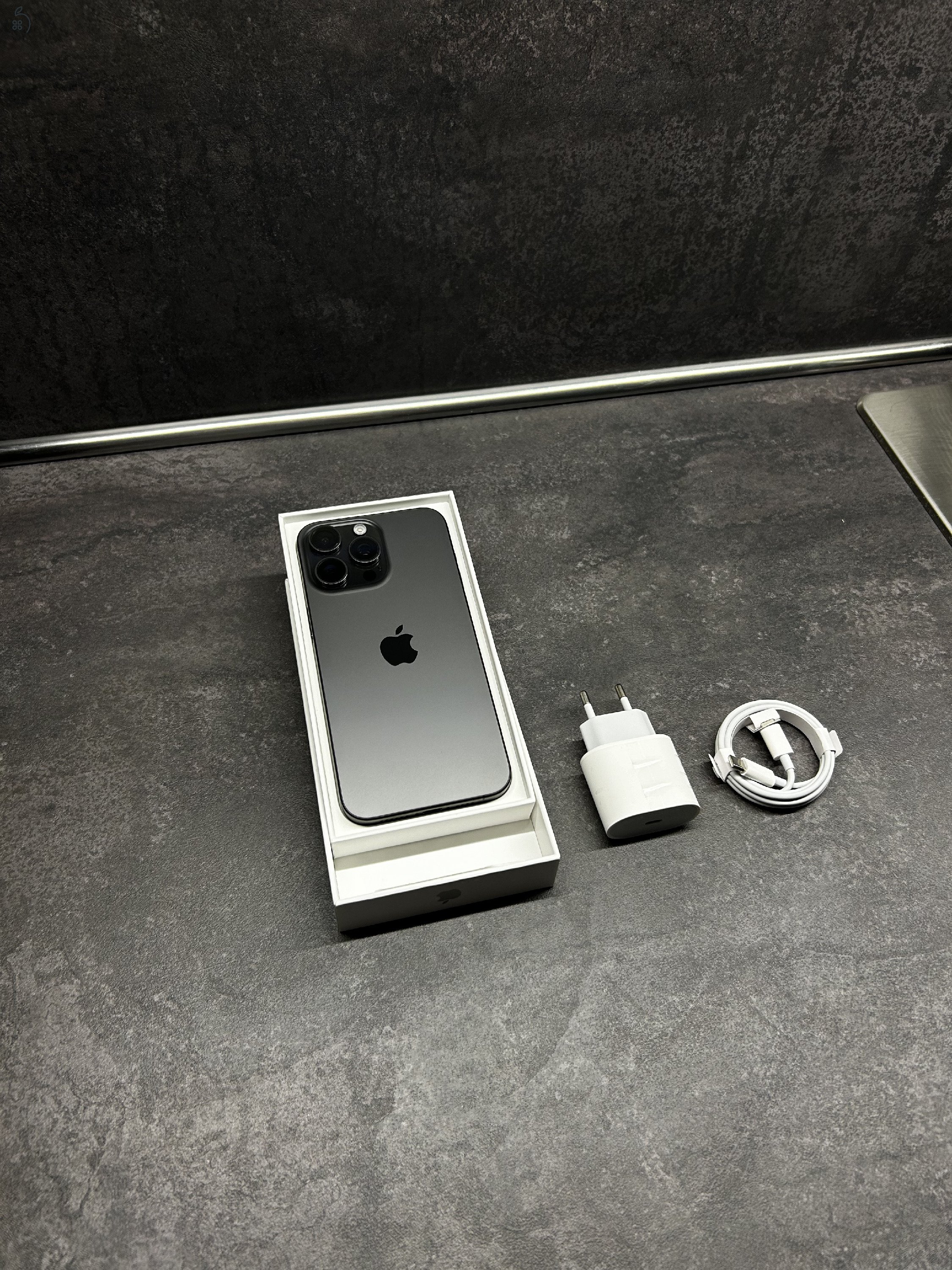 Apple iPhone 15 Pro Max 256Gb, Gyári állapotú, 2024.10.20 Apple garancia