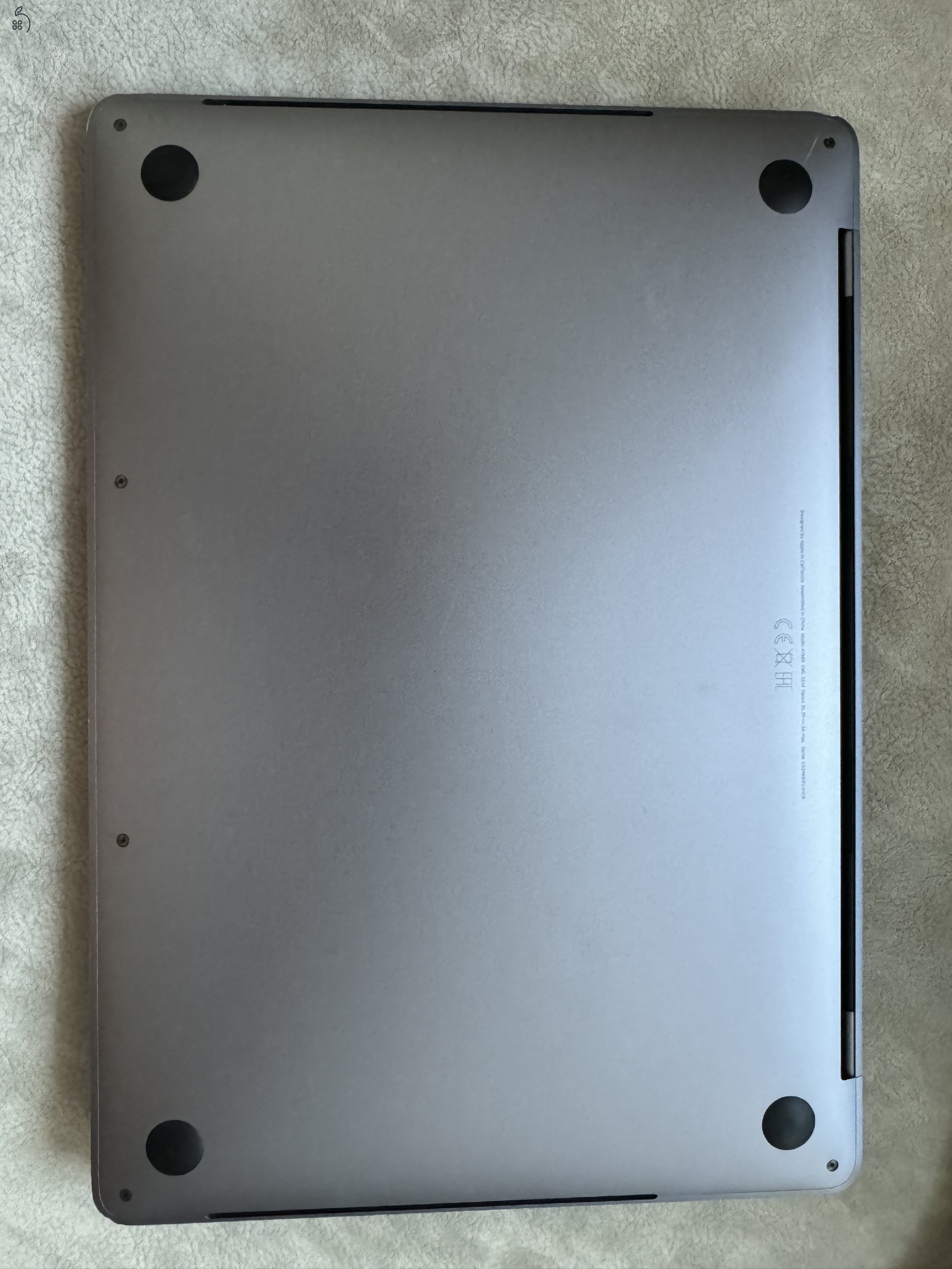 Macbook Pro 13 Touch Bar,2.3GHz intel i5, 256Gb SSD, 8GB RAM