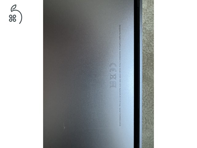 Macbook Pro 13 Touch Bar,2.3GHz intel i5, 256Gb SSD, 8GB RAM