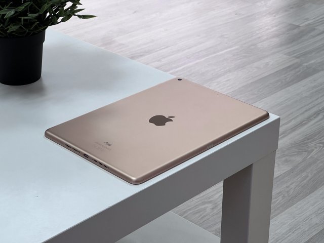 Hibátlan iPad 8th Generáció Gold 32GB 1 Év Garanciával Számlával