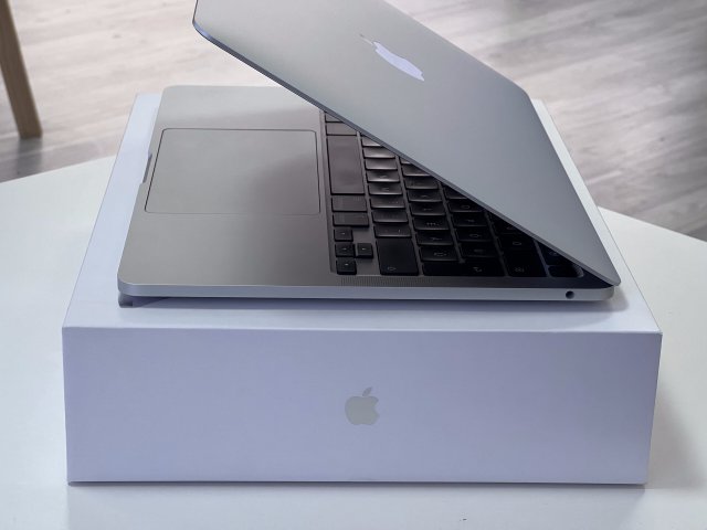 Hibátlan MacBook Pro 2020 „13 M1 256GB 1 ÉV Garanciával Számlával
