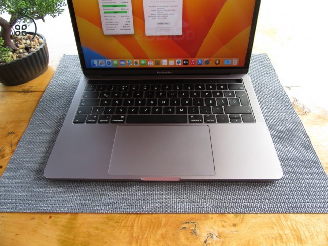 Apple Retina Macbook Pro 13 Touchbar - 2017 - Használt, megkímélt