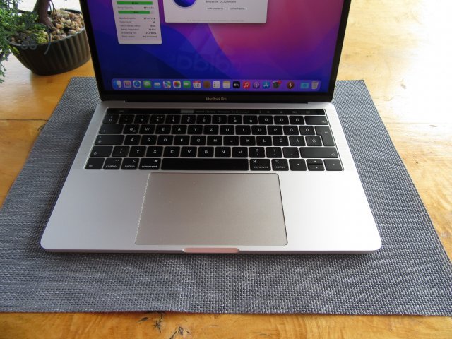 Apple Retina Macbook Pro 13 Touchbar - 2016 - Használt,  megkímélt, szép állapot