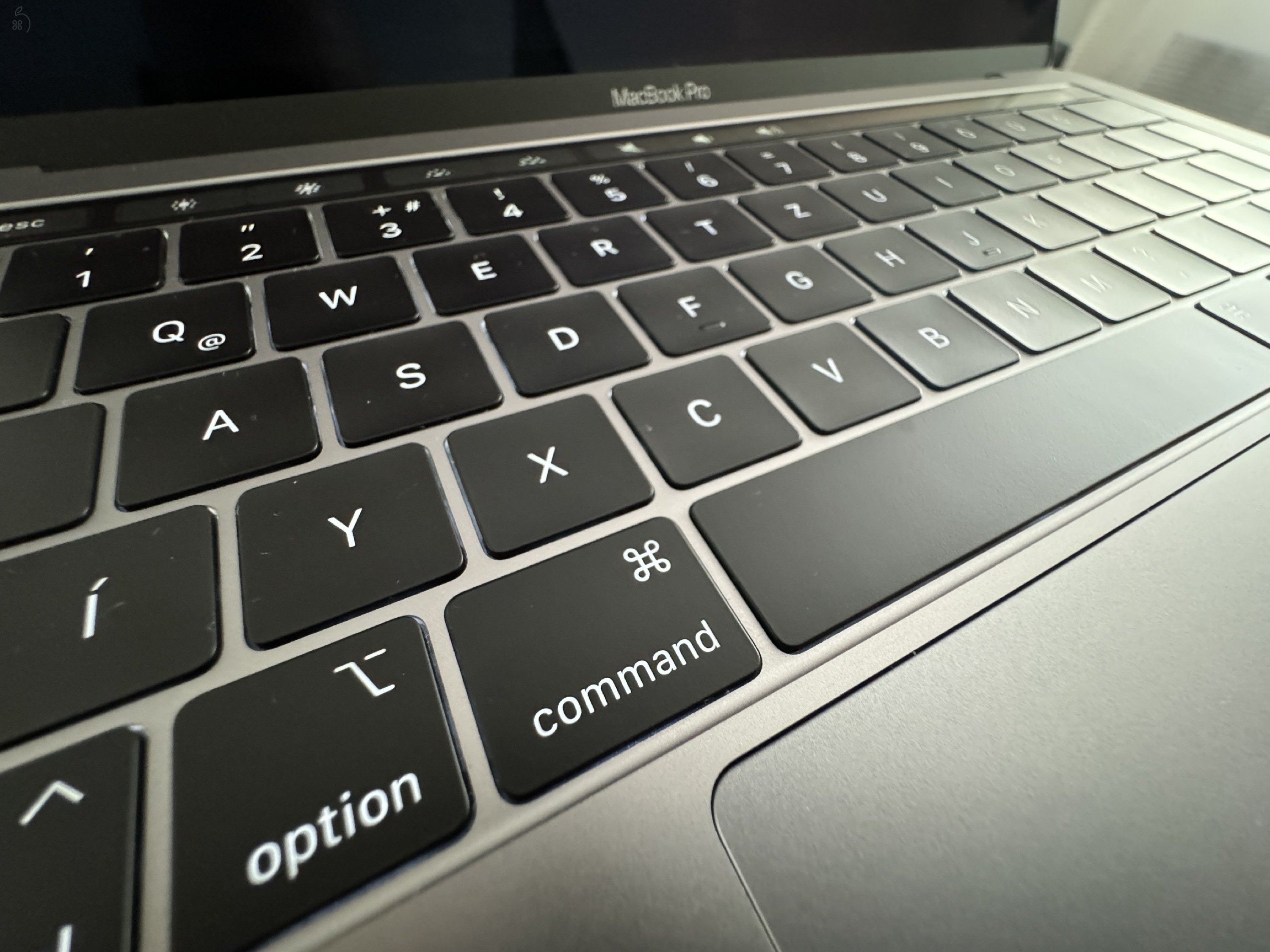 Apple MacBook Pro 2019 - Touch Bar - Magyarországi vásárlás - nagyon szép állapot
