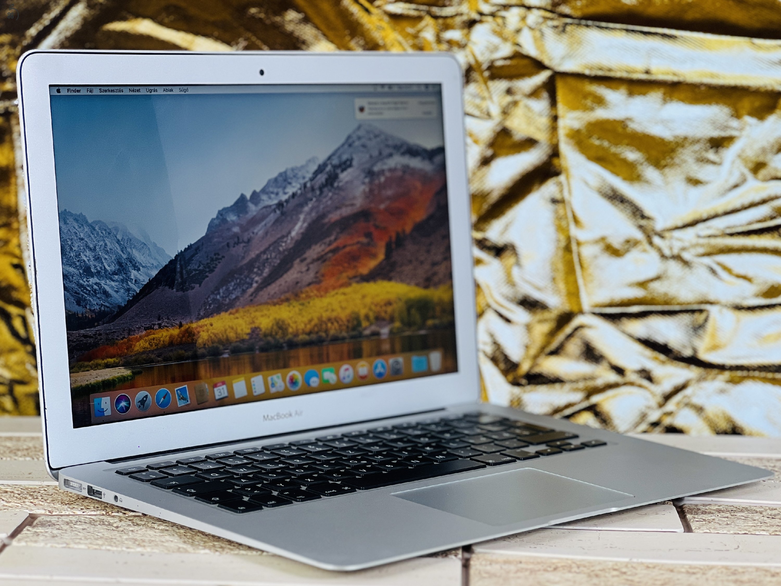 Eladó Apple Macbook AIR EU 256 GB Space Gray 2017 13 i5 8 GB SSD szép állapotú - 12 HÓ GARANCIA - S014