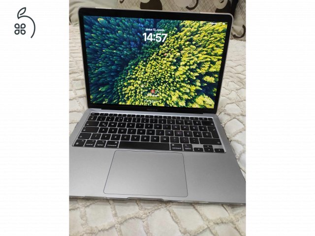 Eladó 2020-as MacBook Air M1 - 8GB RAM, 256GB SSD - Kiegészítőkkel!