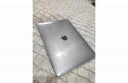 Eladó 2020-as MacBook Air M1 - 8GB RAM, 256GB SSD - Kiegészítőkkel!