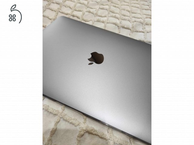 Eladó 2020-as MacBook Air M1 - 8GB RAM, 256GB SSD - Kiegészítőkkel!