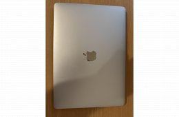 Macbook Air 2020 M1 + táska