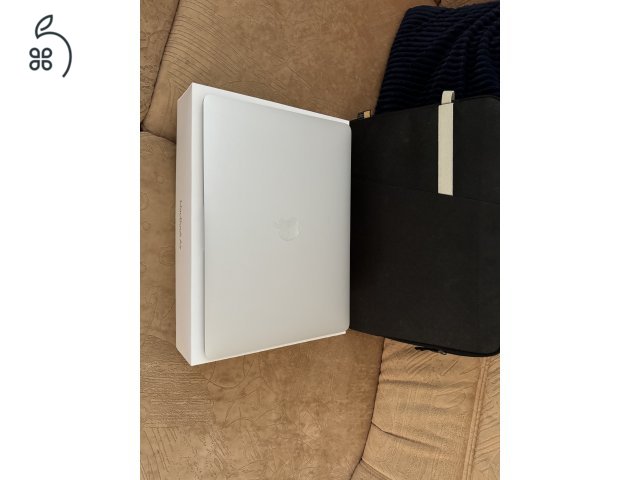 Macbook Air 2020 M1 + táska