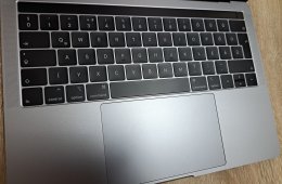 MacBook Pro 13-inch, 2019, Two Thunderbolt 3 ports